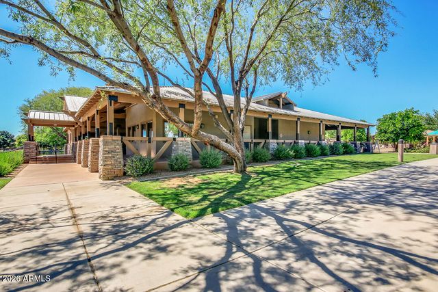 4674 E MAPLEWOOD Street, Gilbert, AZ 85297