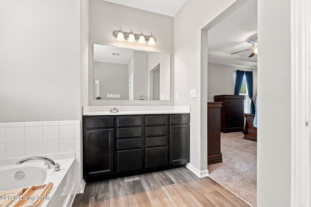 10004 Creek View Estates Dr, Louisville, KY 40291