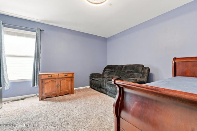 10004 Creek View Estates Dr, Louisville, KY 40291