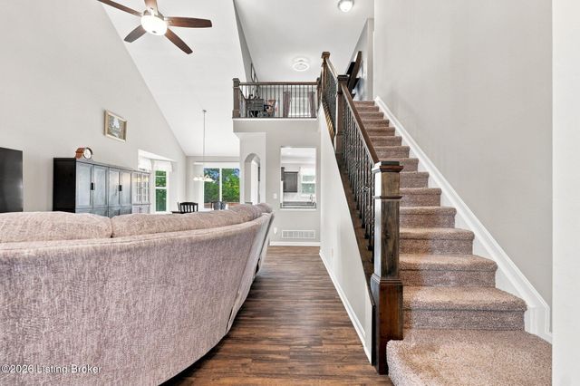 10004 Creek View Estates Dr, Louisville, KY 40291