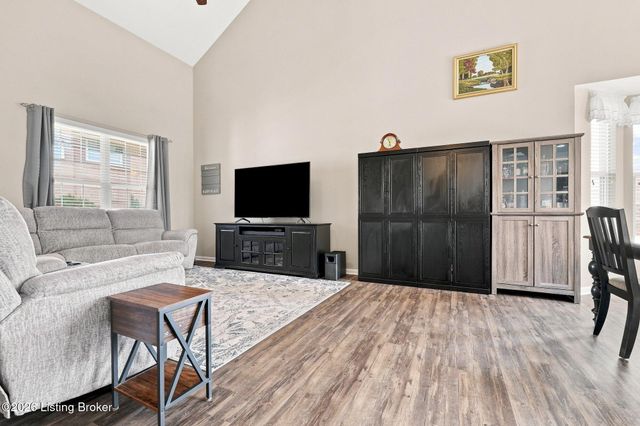 10004 Creek View Estates Dr, Louisville, KY 40291