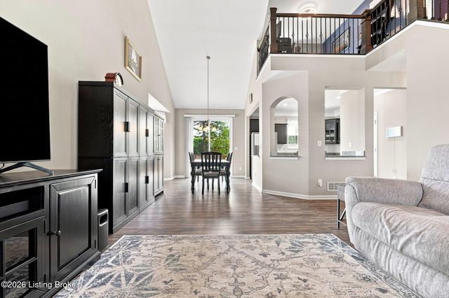 10004 Creek View Estates Dr, Louisville, KY 40291