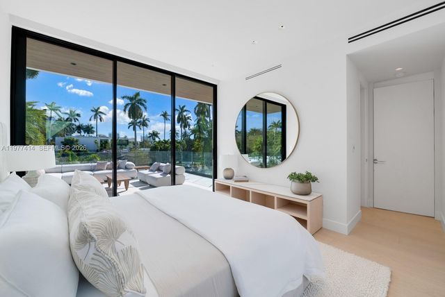 1745 W 24th St, Miami Beach, FL 33140