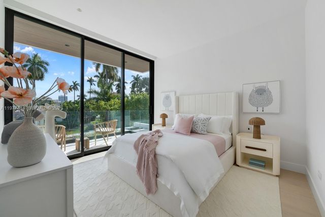 1745 W 24th St, Miami Beach, FL 33140