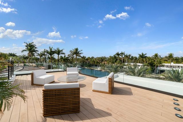 1745 W 24th St, Miami Beach, FL 33140