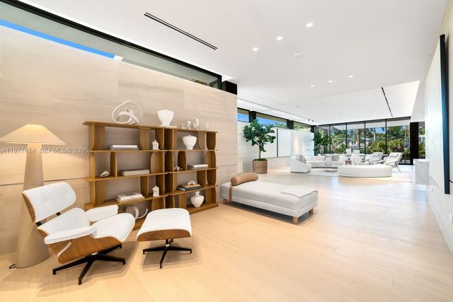 1745 W 24th St, Miami Beach, FL 33140