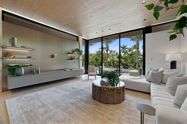 1745 W 24th St, Miami Beach, FL 33140