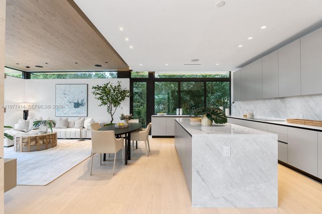 1745 W 24th St, Miami Beach, FL 33140