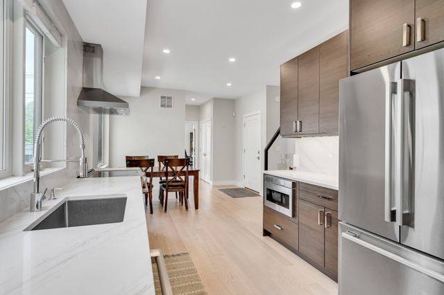 366 Massachusetts Ave 366, Lexington, MA 02420
