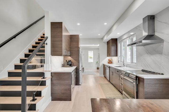 366 Massachusetts Ave 366, Lexington, MA 02420