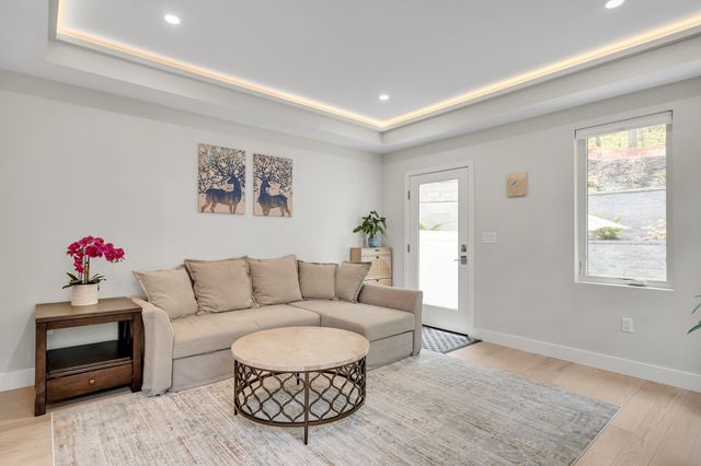 366 Massachusetts Ave 366, Lexington, MA 02420
