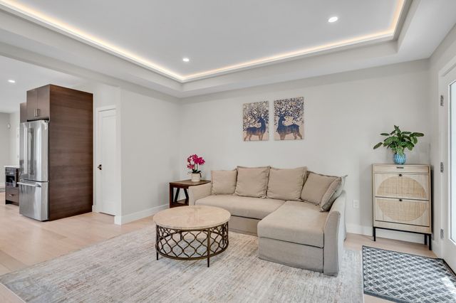 366 Massachusetts Ave 366, Lexington, MA 02420