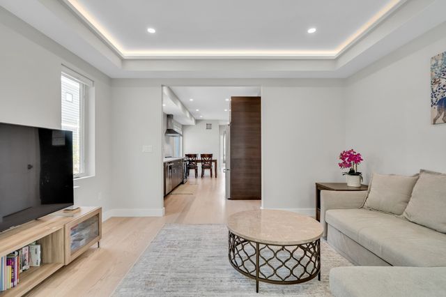 366 Massachusetts Ave 366, Lexington, MA 02420