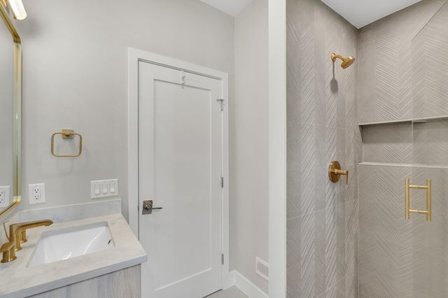 366 Massachusetts Ave 366, Lexington, MA 02420