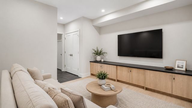 366 Massachusetts Ave 366, Lexington, MA 02420
