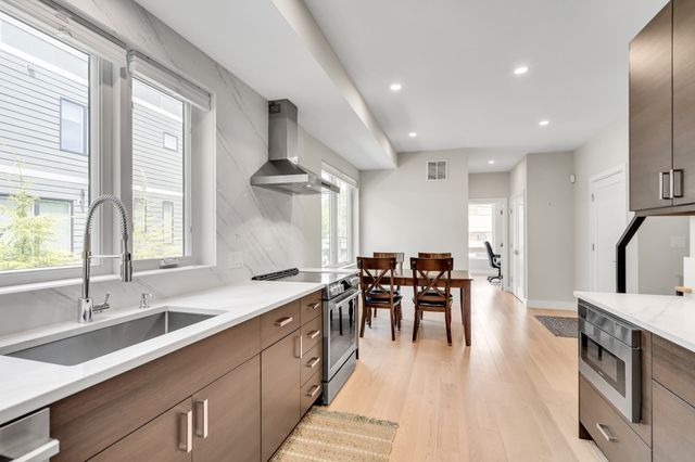 366 Massachusetts Ave 366, Lexington, MA 02420