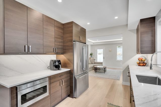366 Massachusetts Ave 366, Lexington, MA 02420