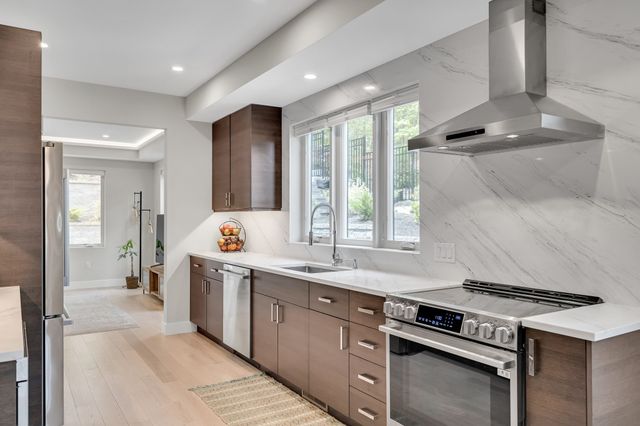 366 Massachusetts Ave 366, Lexington, MA 02420