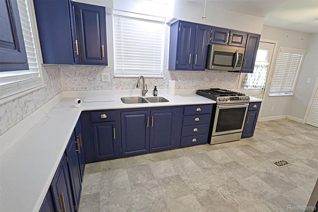 19336 Centralia, Redford Charter Township, MI 48240