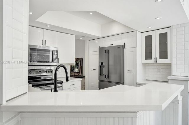 10073 NW 5th Street, Plantation, FL 33324