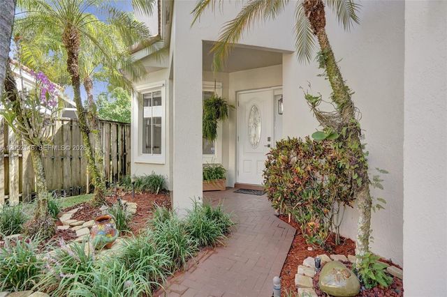 10073 NW 5th Street, Plantation, FL 33324