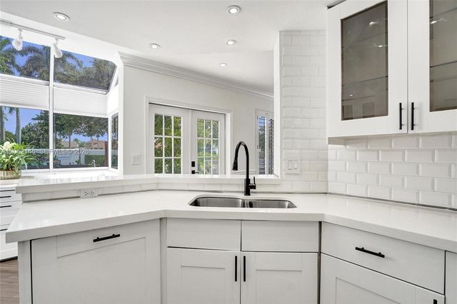 10073 NW 5th Street, Plantation, FL 33324