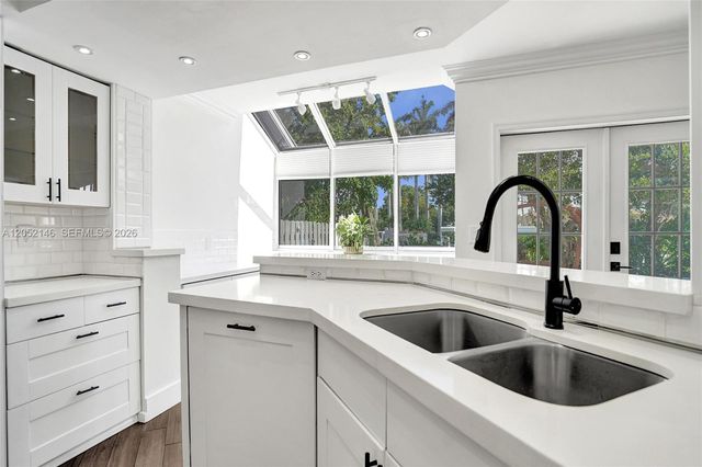 10073 NW 5th Street, Plantation, FL 33324