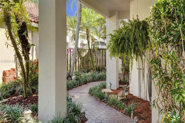 10073 NW 5th Street, Plantation, FL 33324