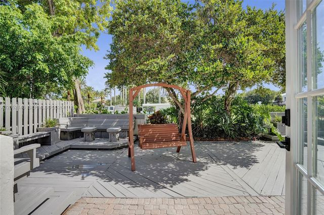 10073 NW 5th Street, Plantation, FL 33324