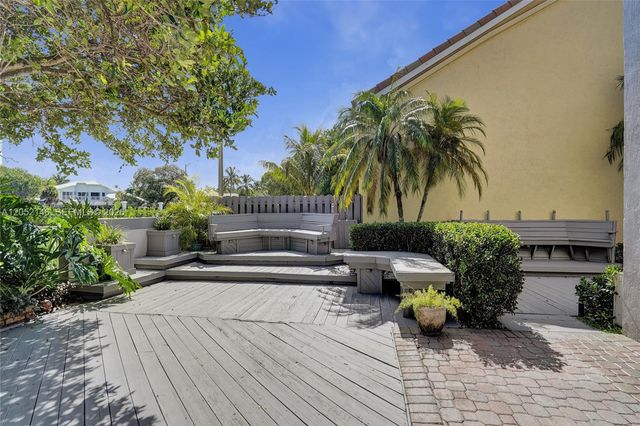 10073 NW 5th Street, Plantation, FL 33324
