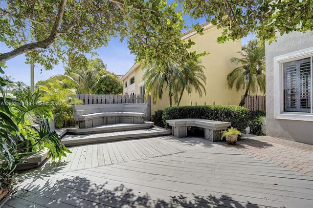10073 NW 5th Street, Plantation, FL 33324