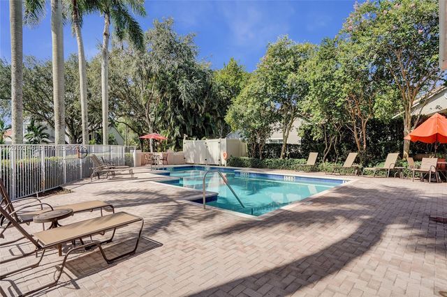 10073 NW 5th Street, Plantation, FL 33324