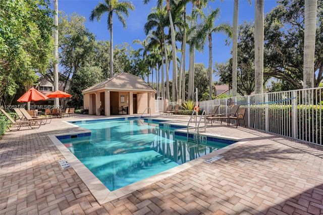 10073 NW 5th Street, Plantation, FL 33324