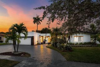 2611 NE 49 Street, Lighthouse Point, FL 33064