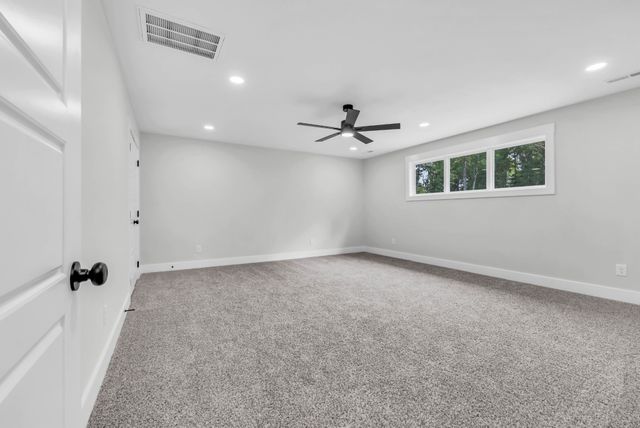 1725 Powell Rd, Clarksville, TN 37043