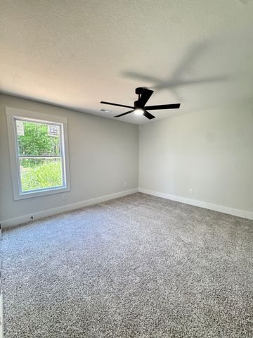 1725 Powell Rd, Clarksville, TN 37043