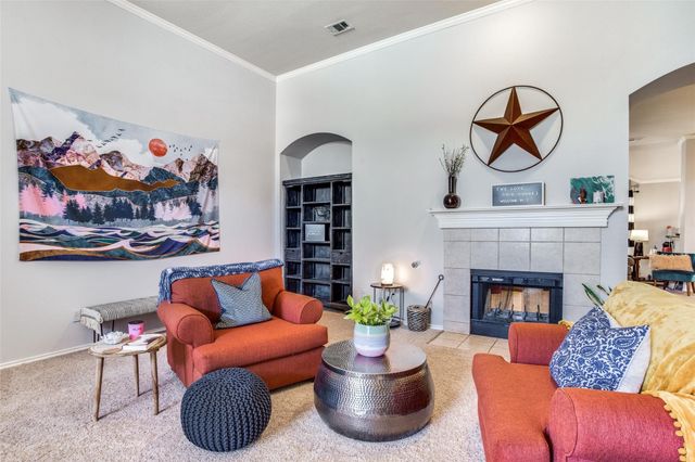 615 Delores Drive, Grand Prairie, TX 75052