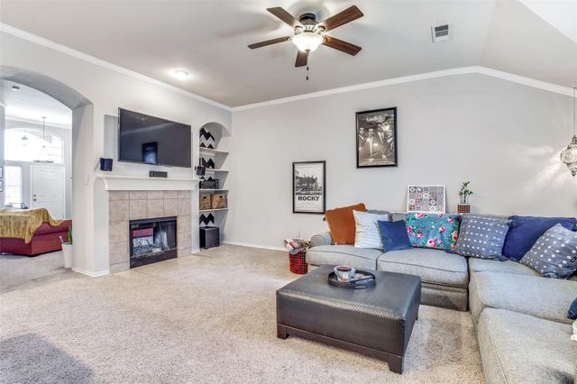 615 Delores Drive, Grand Prairie, TX 75052