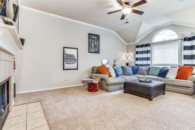 615 Delores Drive, Grand Prairie, TX 75052