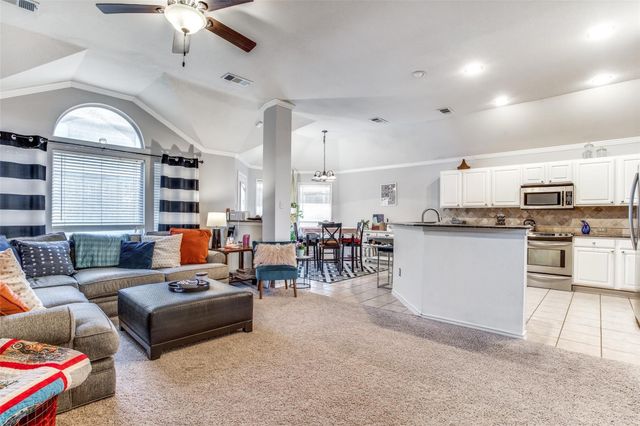 615 Delores Drive, Grand Prairie, TX 75052