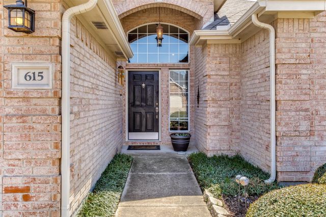 615 Delores Drive, Grand Prairie, TX 75052