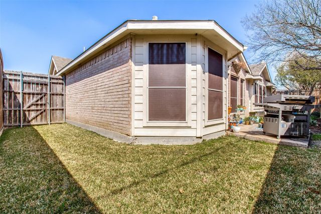 615 Delores Drive, Grand Prairie, TX 75052