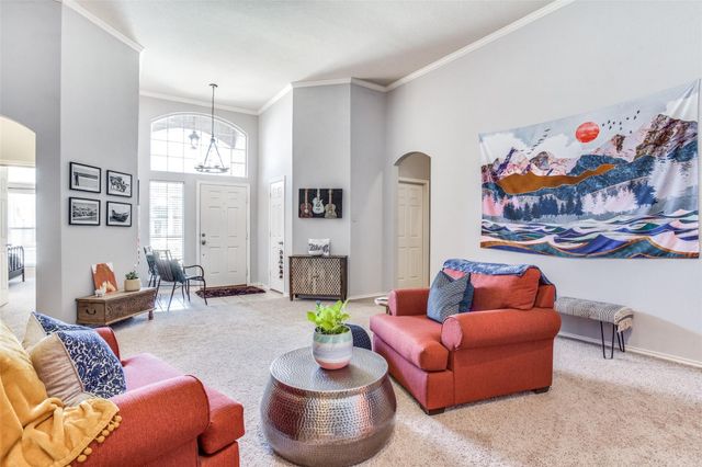 615 Delores Drive, Grand Prairie, TX 75052