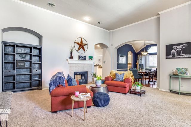 615 Delores Drive, Grand Prairie, TX 75052