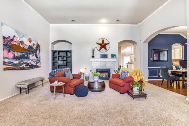 615 Delores Drive, Grand Prairie, TX 75052