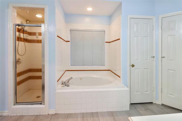 12511 Oakcroft Drive, Houston, TX 77070