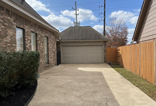 12511 Oakcroft Drive, Houston, TX 77070