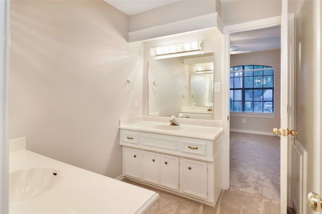 12511 Oakcroft Drive, Houston, TX 77070