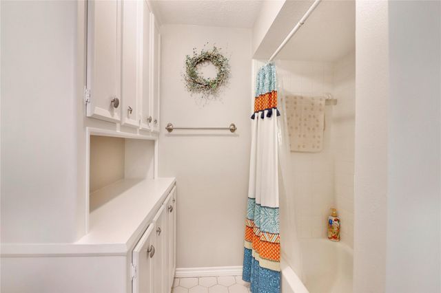 12511 Oakcroft Drive, Houston, TX 77070