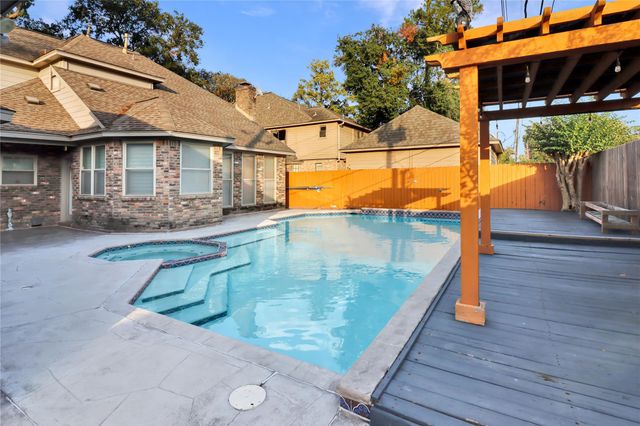 12511 Oakcroft Drive, Houston, TX 77070